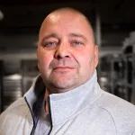 Mika Pitkäaho Oro Urakointi paidassa.